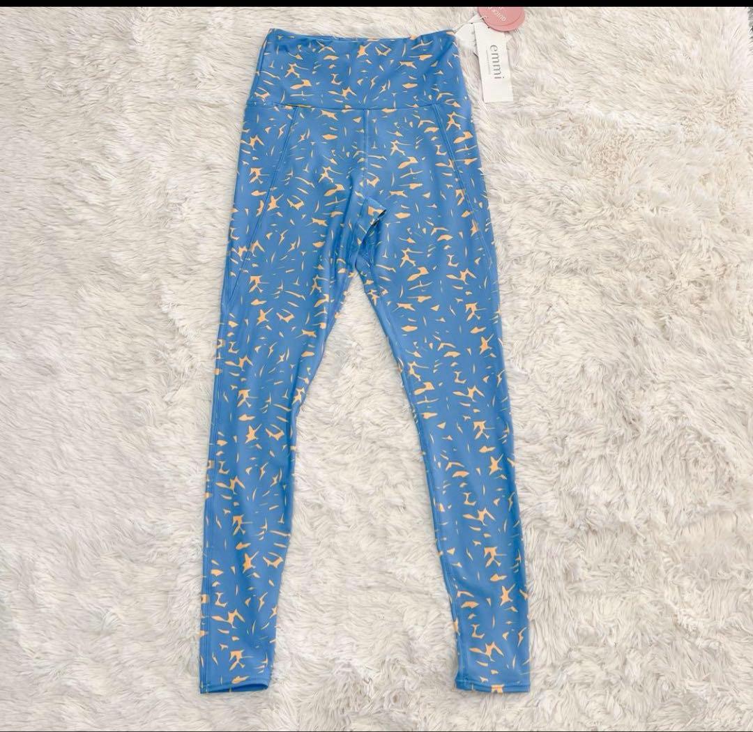 ⭐︎新品⭐︎emmi yoga エミヨガ　トップス&レギンス　9-11号　上下