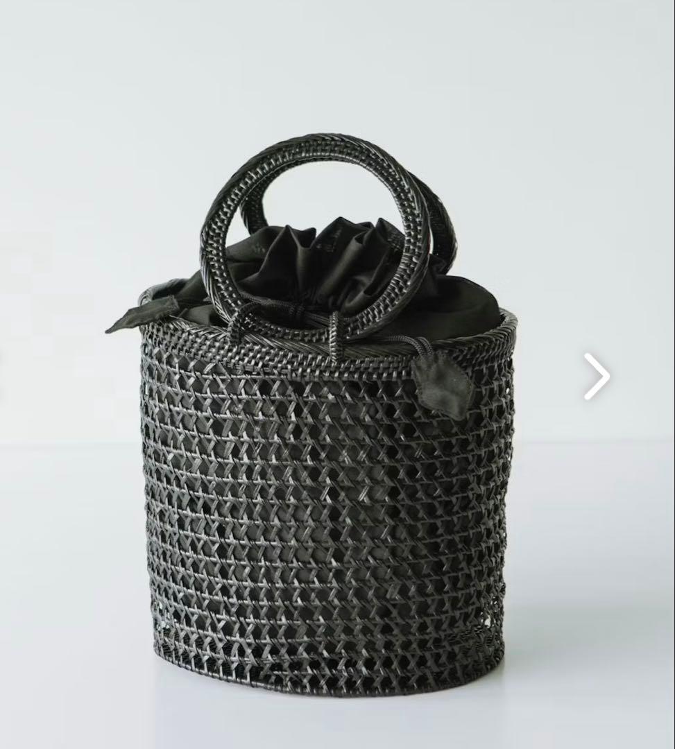 北欧、暮らしの道具店掲載hinthint / アタ素材の透かし編みカゴバッグ新品