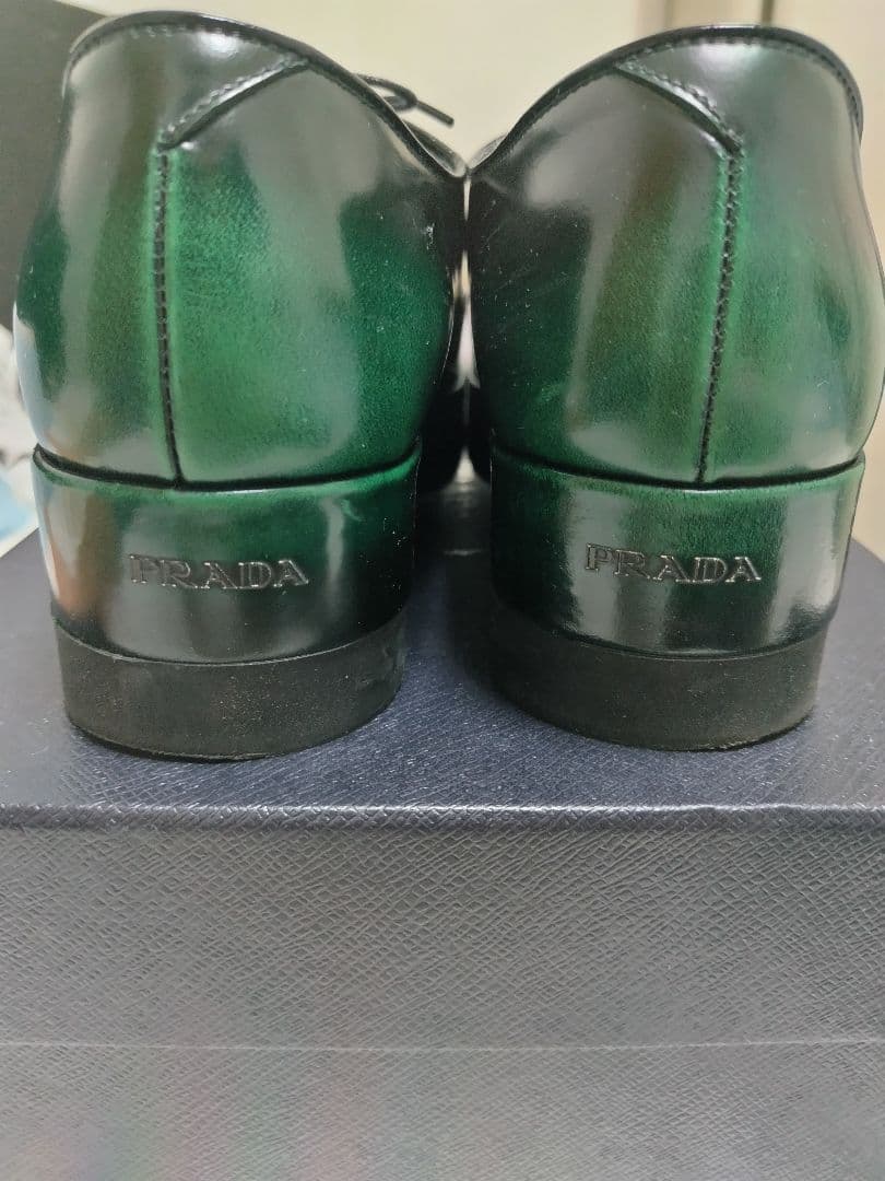 PRADA グリーン レザーシューズ BTS 着用 ジン テテ　JIN