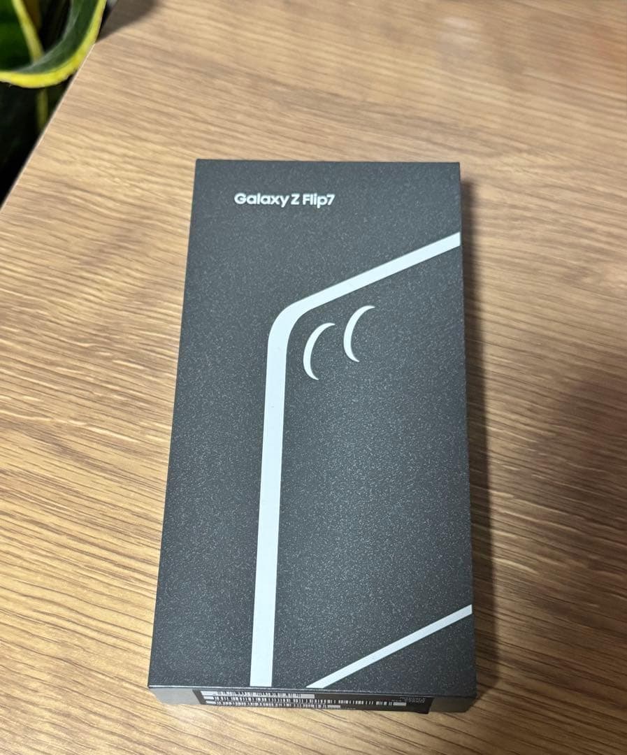 R*H様 Galaxy Z Flip7 256GB Jet Black SIMフ