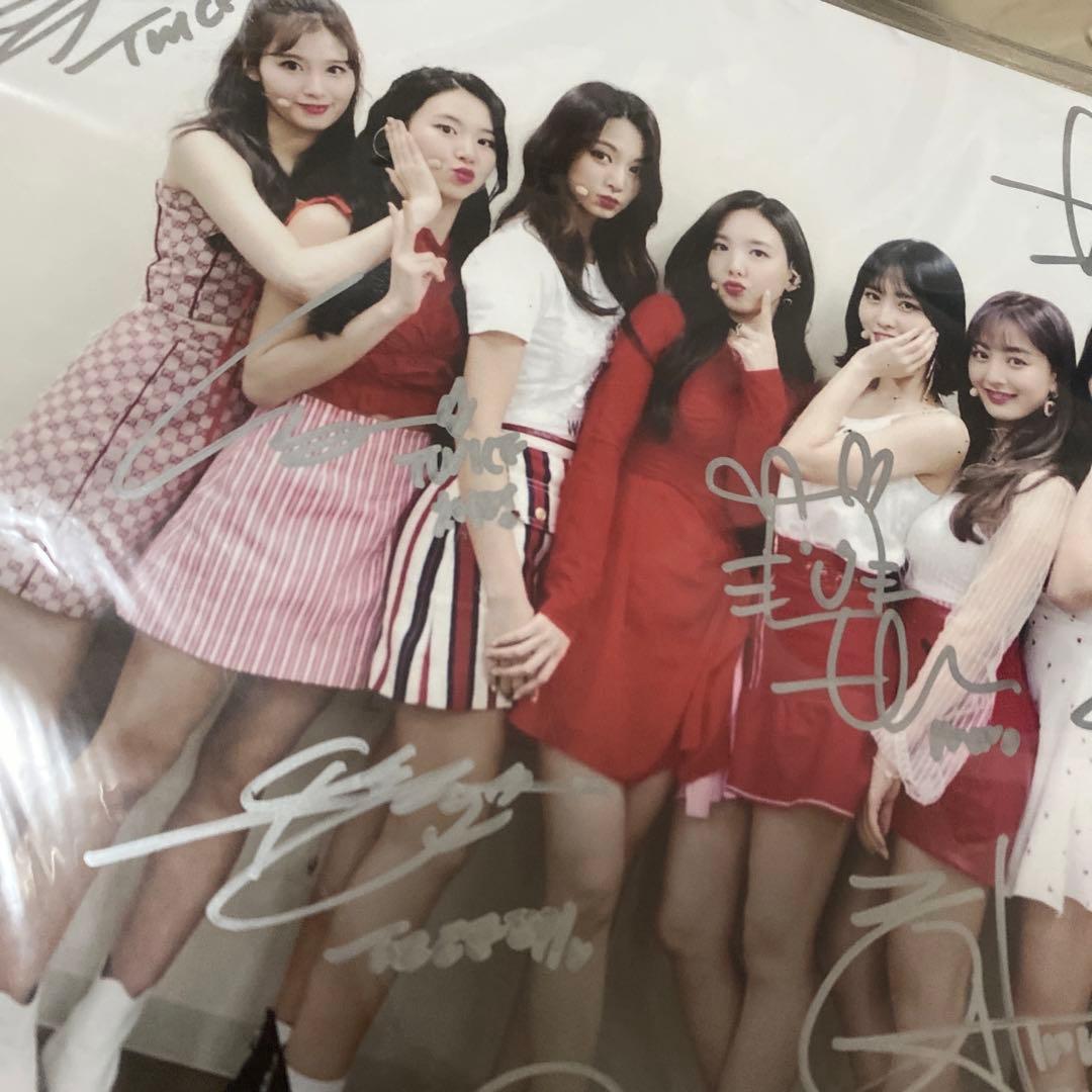 TWICE ツウィ サナ　モモ　ミナ　サイン　直筆　写真　A4サイズ