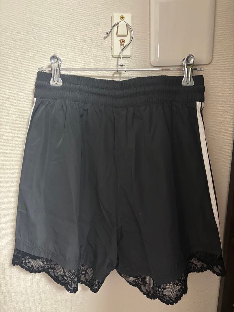 adidas レーストリムスリーストライプショートパンツ S