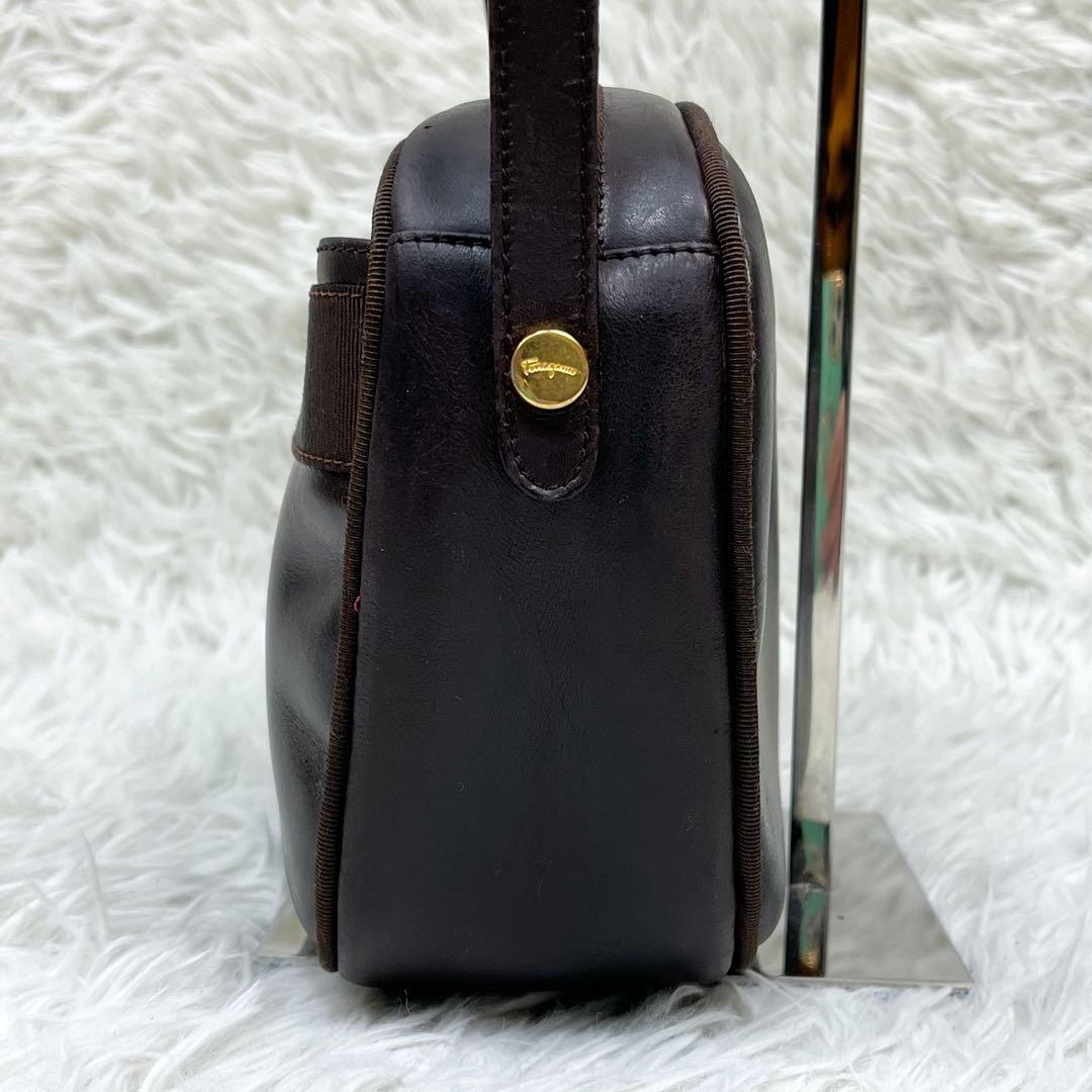 美品 フェラガモ ヴァラリボン ショルダーバッグ レザー