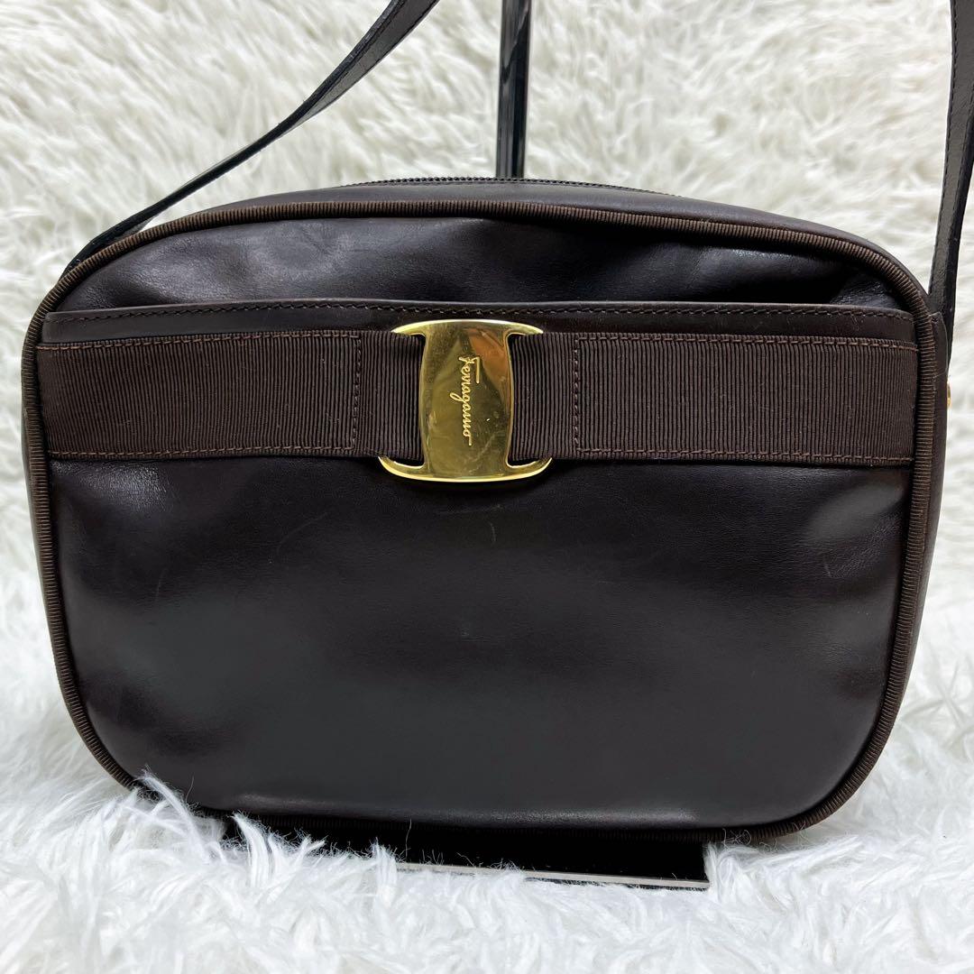 美品 フェラガモ ヴァラリボン ショルダーバッグ レザー