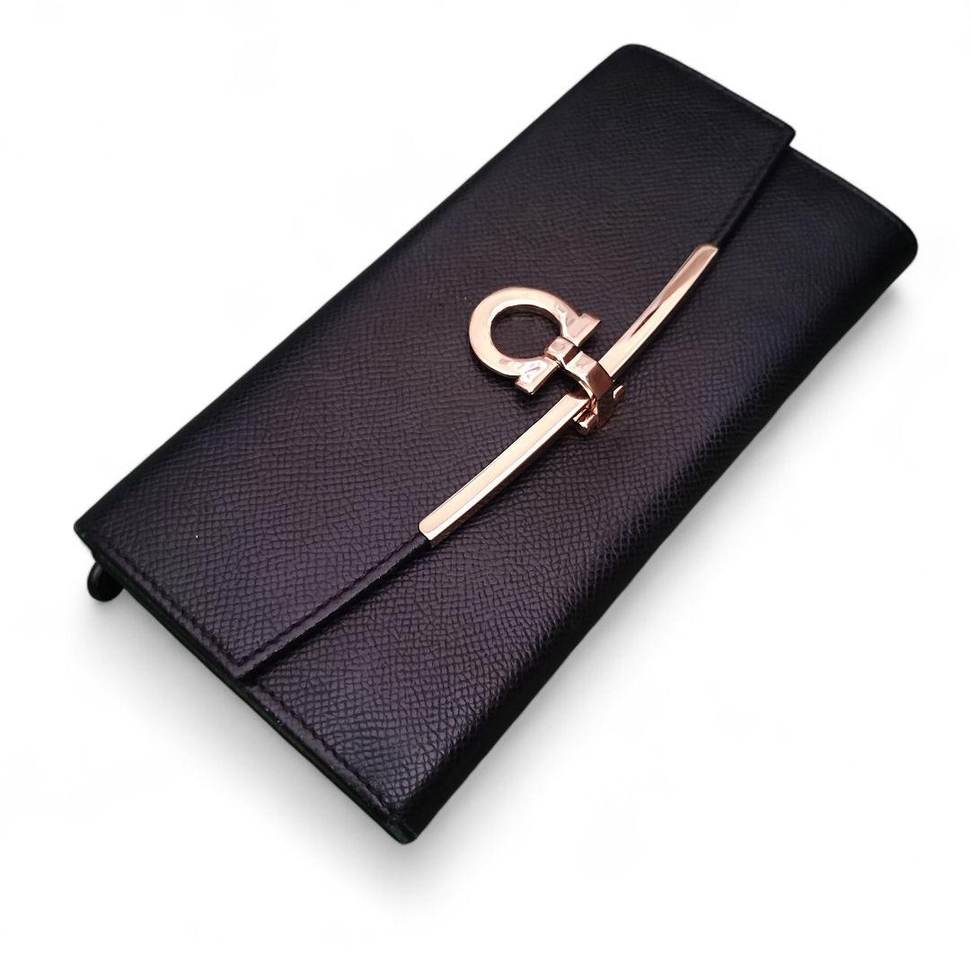 Salvatore Ferragamo ガンチーニ 長財布 22D150