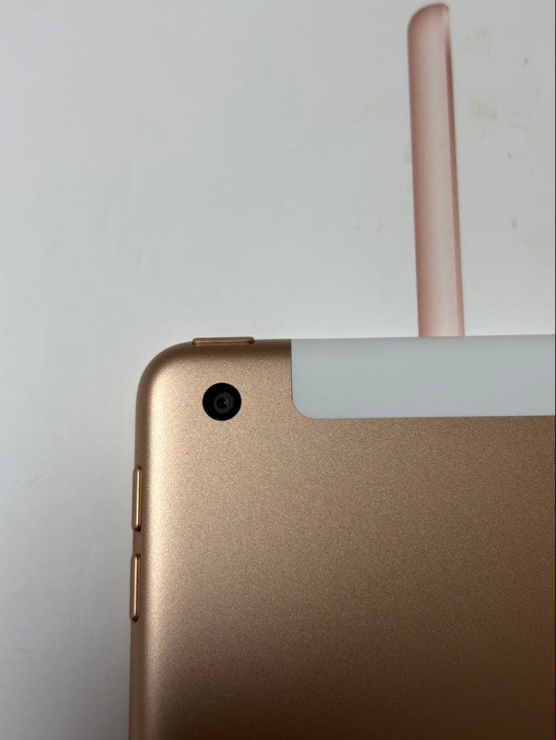 美品iPad 8世代128GB Wi-Fi+Cellularゴールド