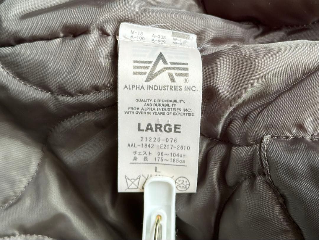 アルファインダストリーズのフライトジャケット（ダークグレー）