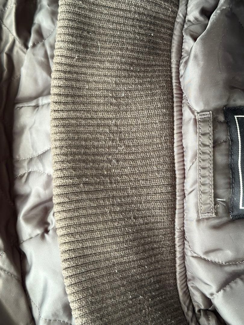 アルファインダストリーズのフライトジャケット（ダークグレー）