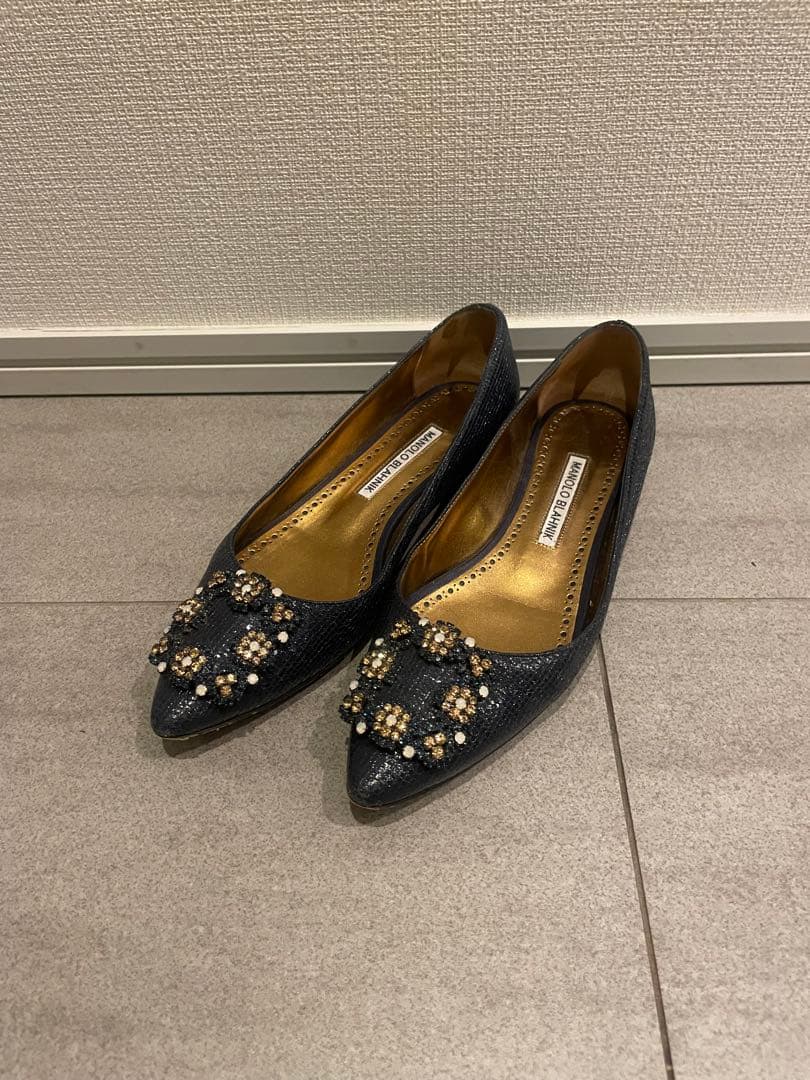 マノロブラニク　フラットシューズ