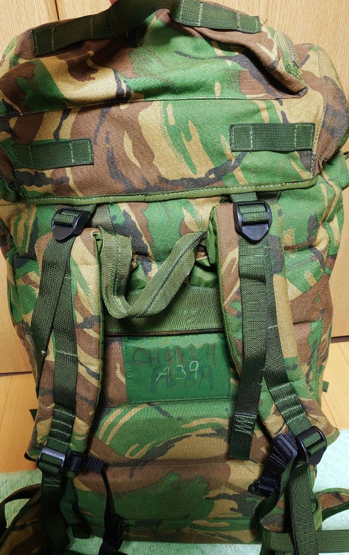 イギリス軍放出品 ベルゲンバックパック DPM迷彩 サイドポーチあり