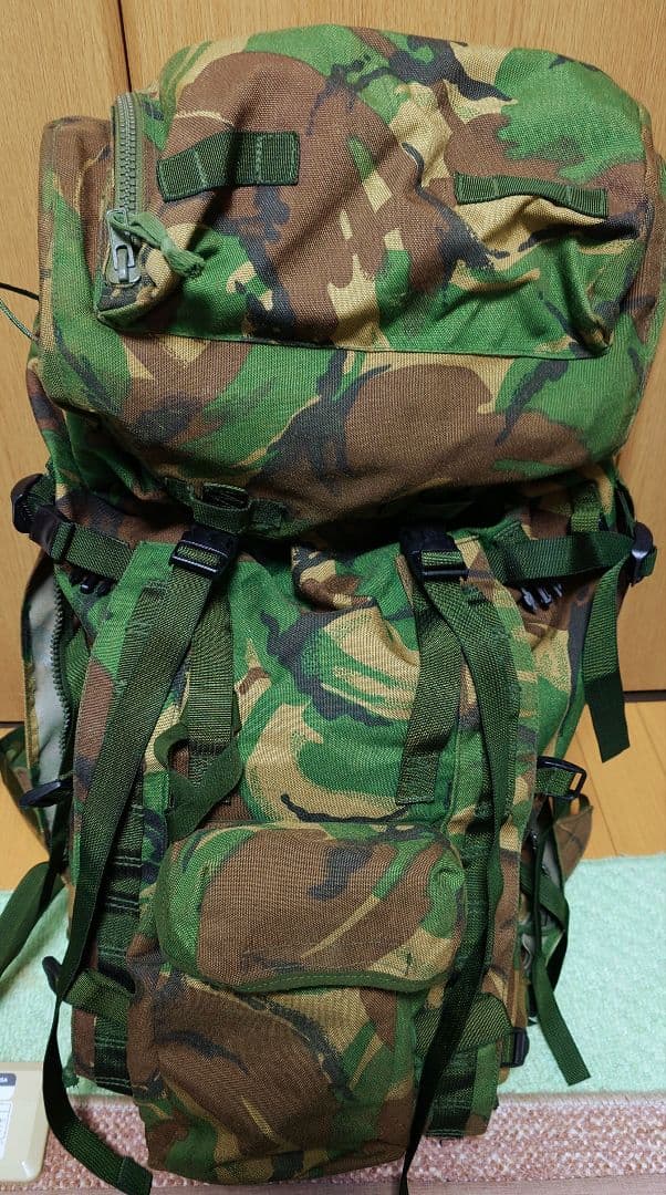 イギリス軍放出品 ベルゲンバックパック DPM迷彩 サイドポーチあり