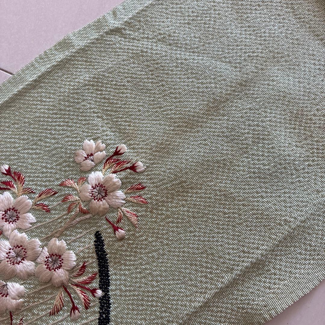 c*i様 ■6215■アンティーク■正絹縮緬■若葉色　チューリップ柄　刺繍半衿■