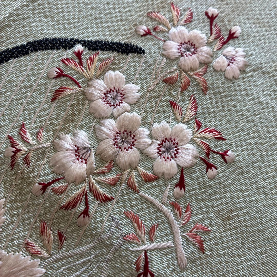 c*i様 ■6215■アンティーク■正絹縮緬■若葉色　チューリップ柄　刺繍半衿■