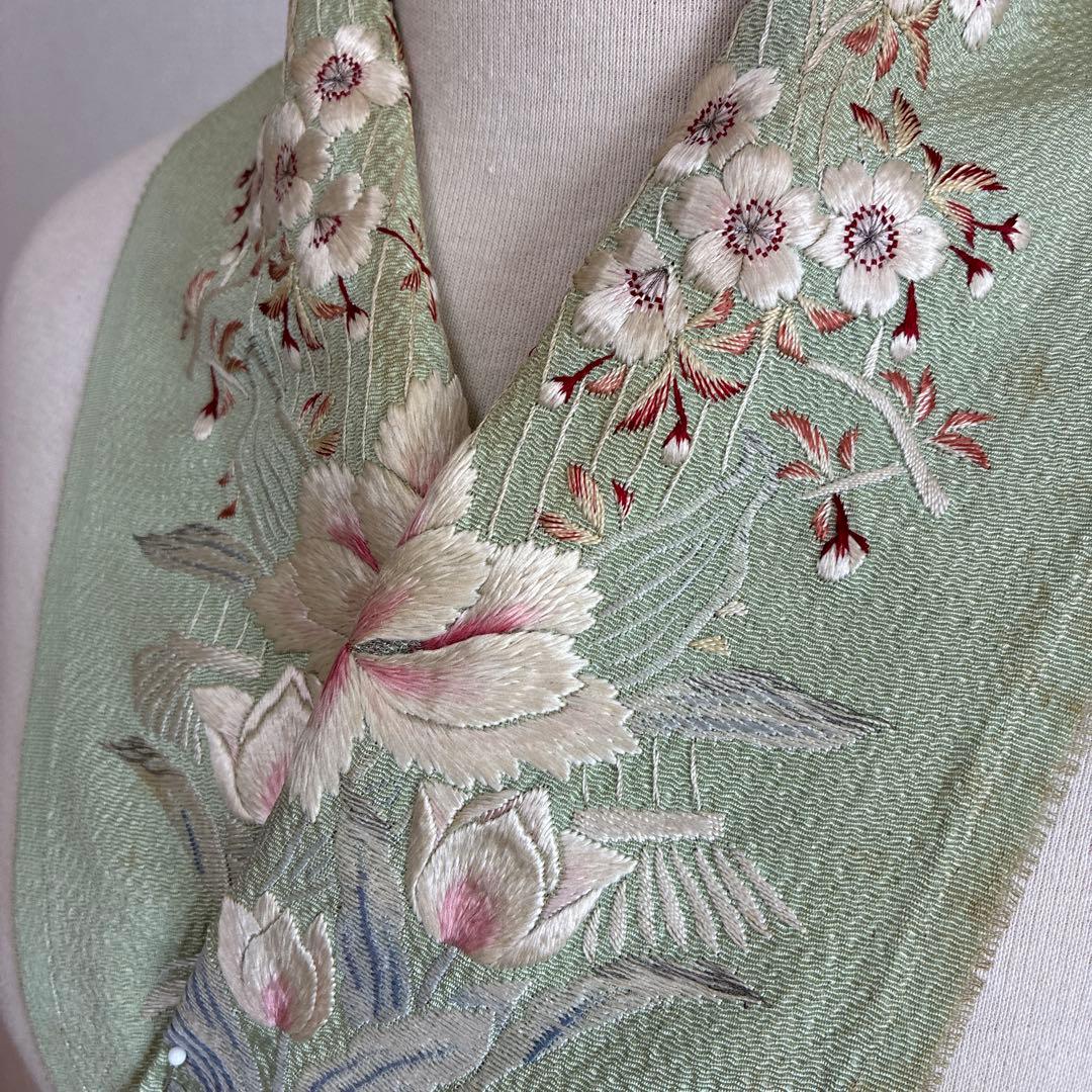 c*i様 ■6215■アンティーク■正絹縮緬■若葉色　チューリップ柄　刺繍半衿■