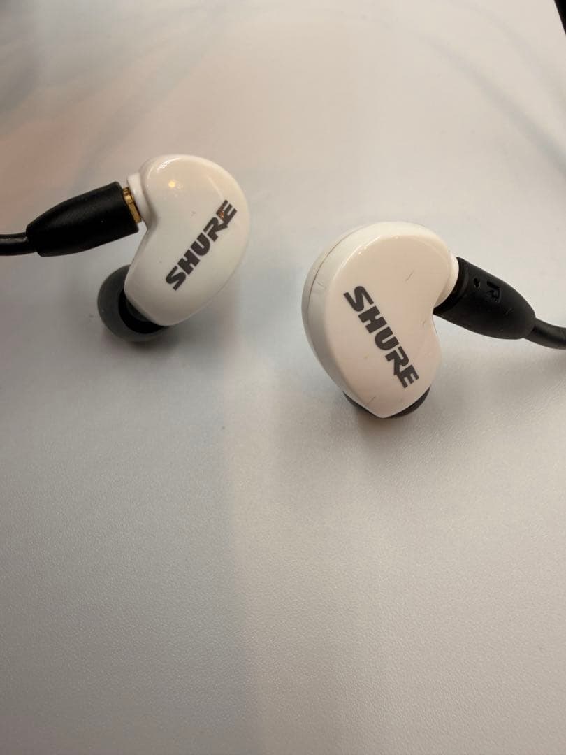 【動作確認済】SHURE SE215 高遮音性イヤホン ホワイト 有線B
