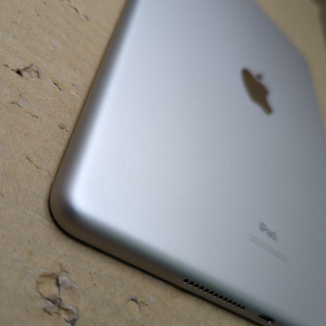 Apple iPad (第７世代) Wi-Fi 32GB シルバー