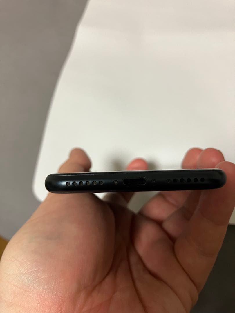 イ*7様 Apple iPhone SE第3世代 ブラック 本体 バッテリー10