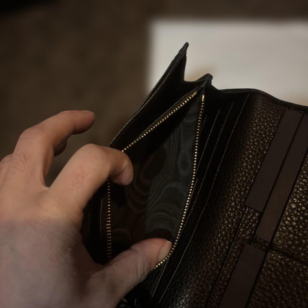 プラダ長財布　二つ折り