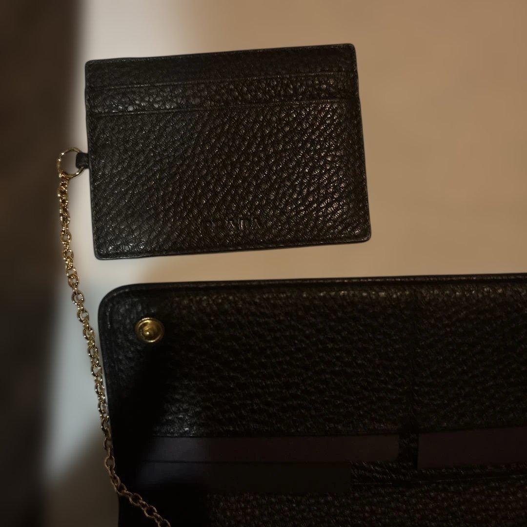 プラダ長財布　二つ折り