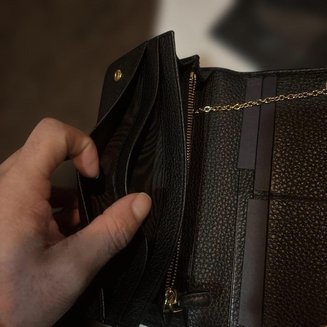 プラダ長財布　二つ折り