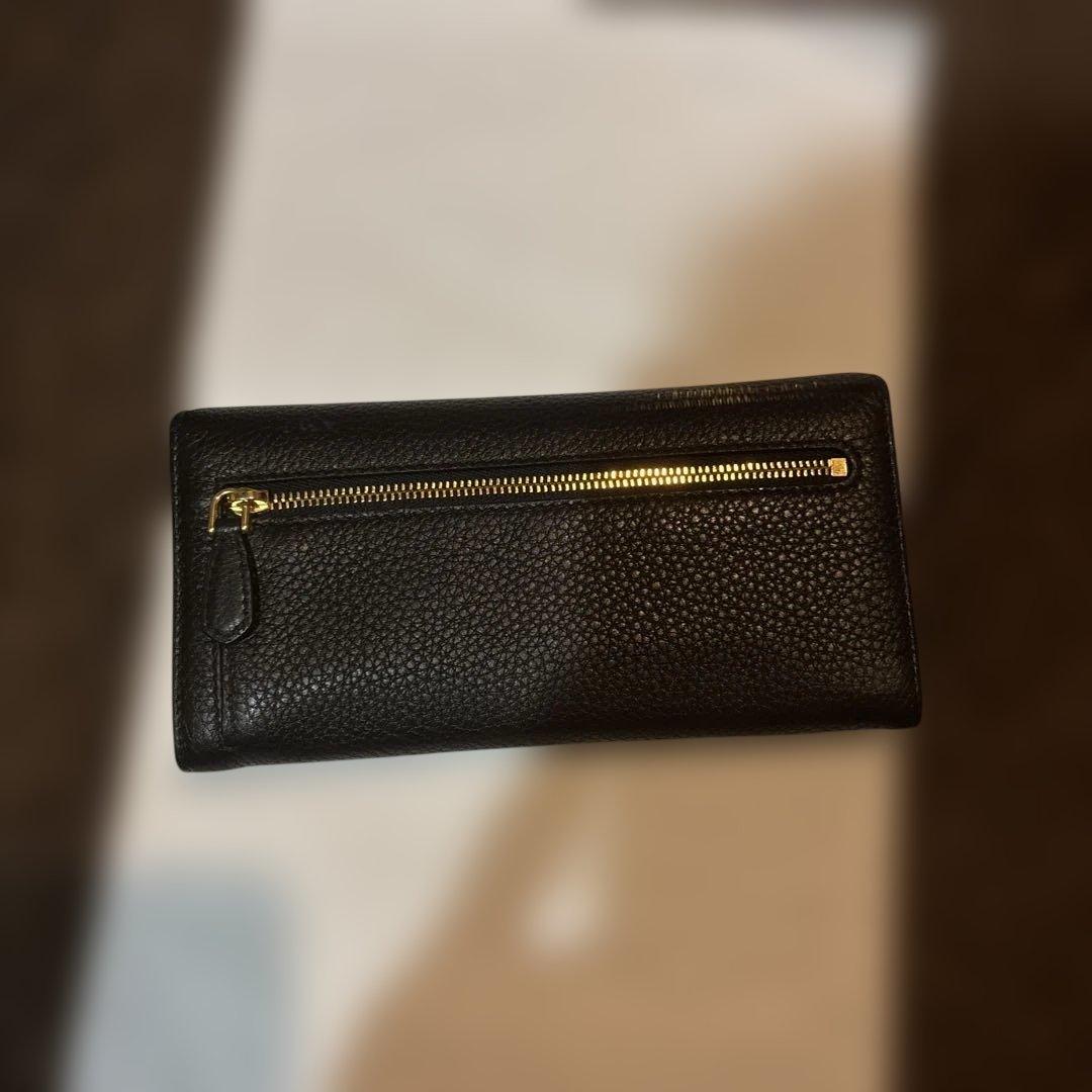 プラダ長財布　二つ折り