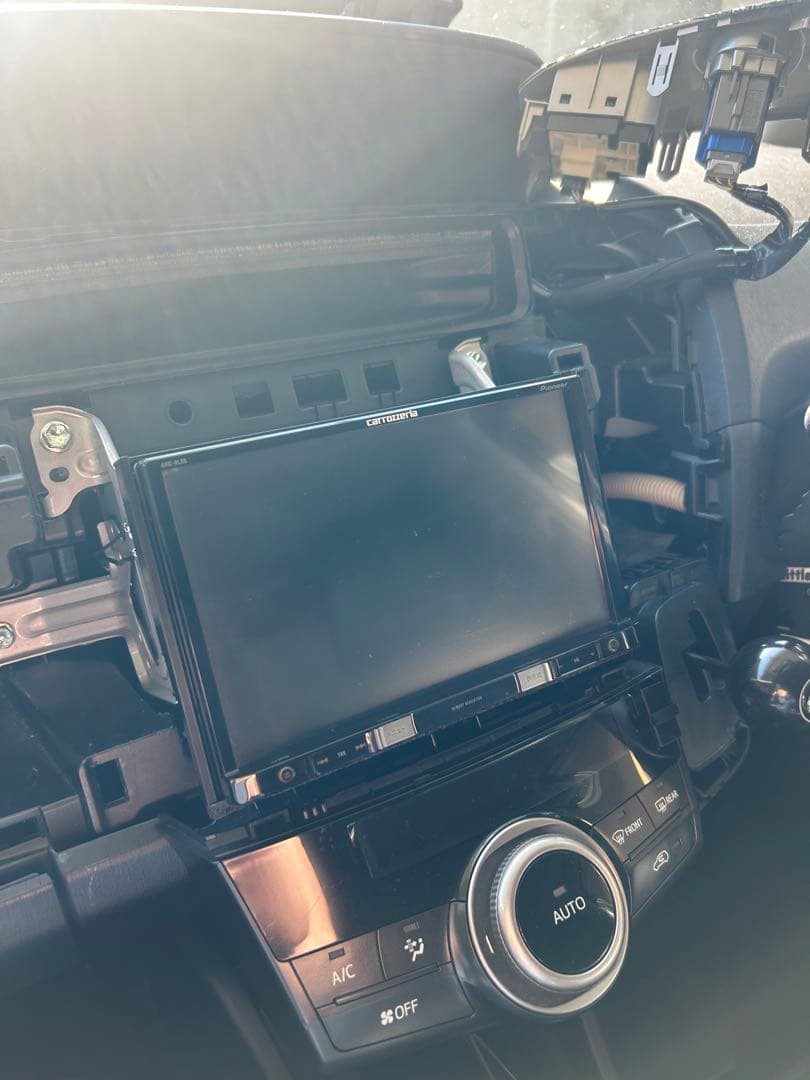 carrozzeria AVIC-RL09 8インチナビ