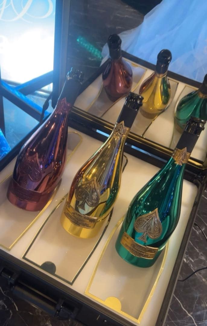 【最終値下げ】アルマンド アタッシュケース シャンパン LED 信号機