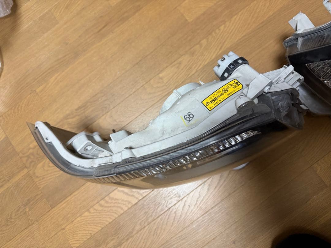 ハイエース　3型　純正ヘッドライト　インナー黒