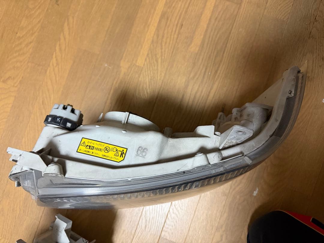 ハイエース　3型　純正ヘッドライト　インナー黒