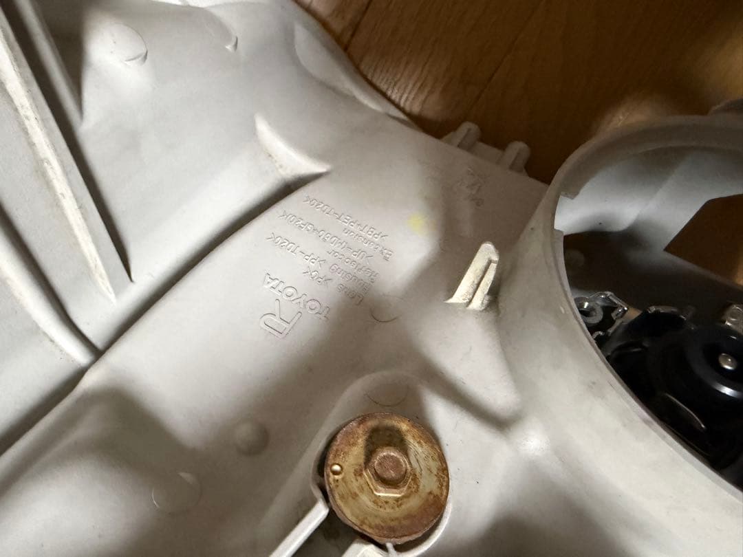 ハイエース　3型　純正ヘッドライト　インナー黒