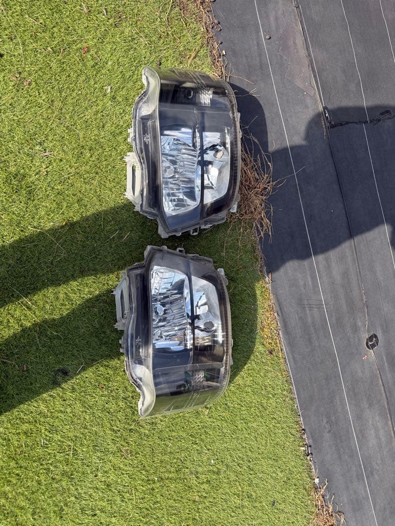 ハイエース　3型　純正ヘッドライト　インナー黒