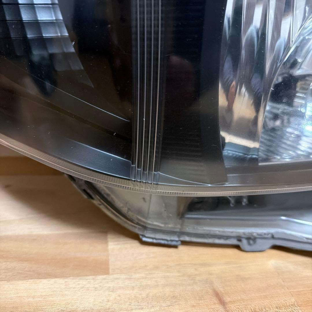 ハイエース　3型　純正ヘッドライト　インナー黒