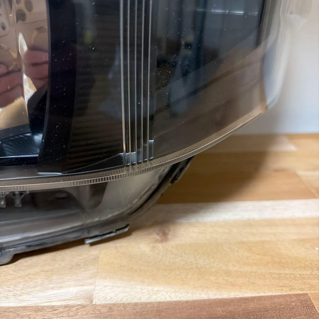 ハイエース　3型　純正ヘッドライト　インナー黒