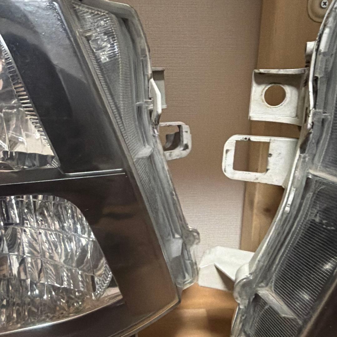 ハイエース　3型　純正ヘッドライト　インナー黒