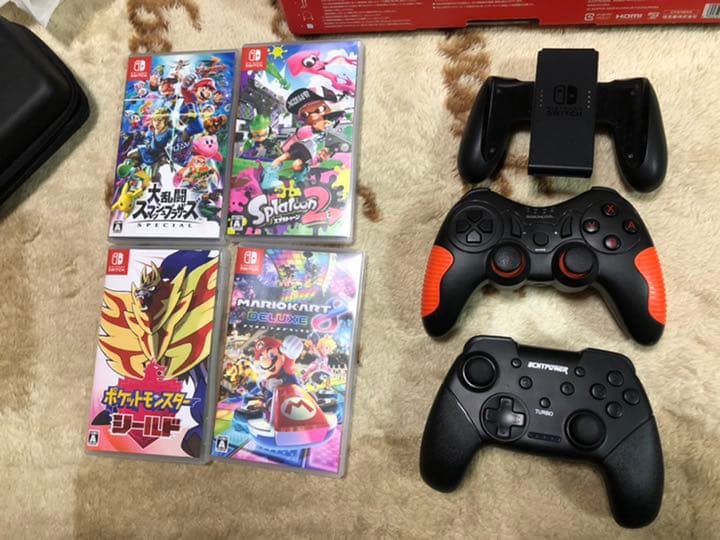 Nintendo Switch Joy-Con2つとカセット4つ【値段交渉あり】