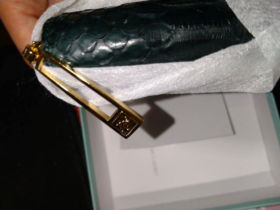 ハースケジュール　ヘビ革製　ダークグリーン二つ折り財布　パイソン