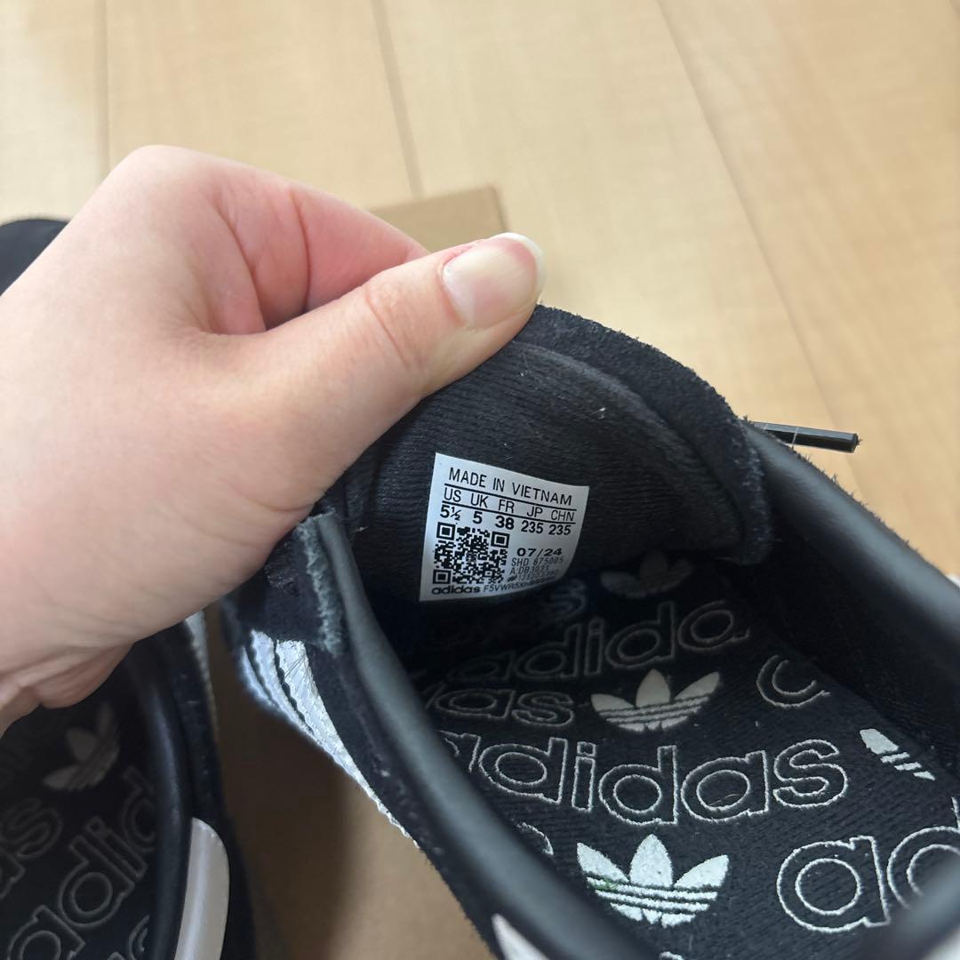 adidas Spezial ブラックスニーカー