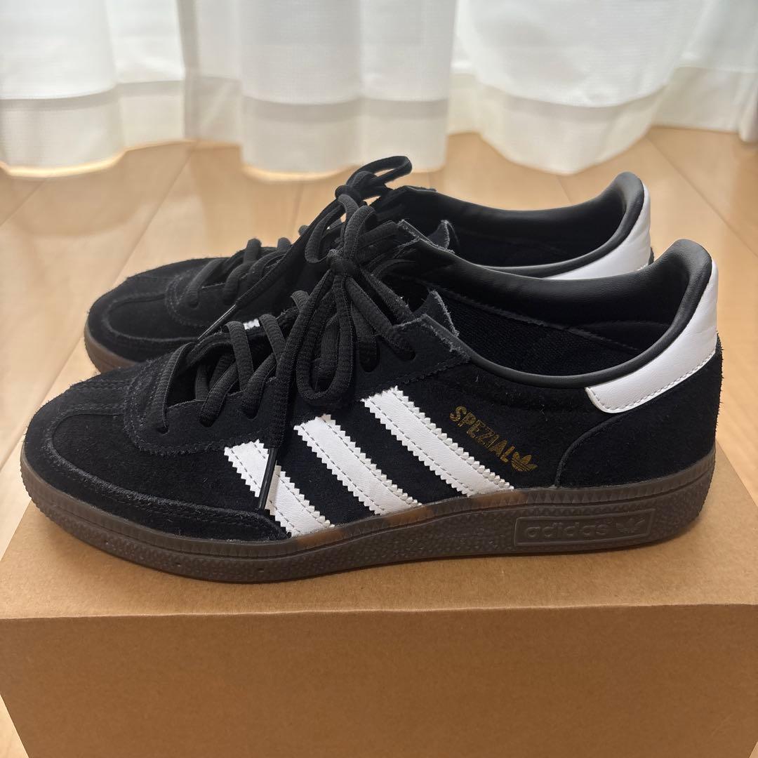 adidas Spezial ブラックスニーカー