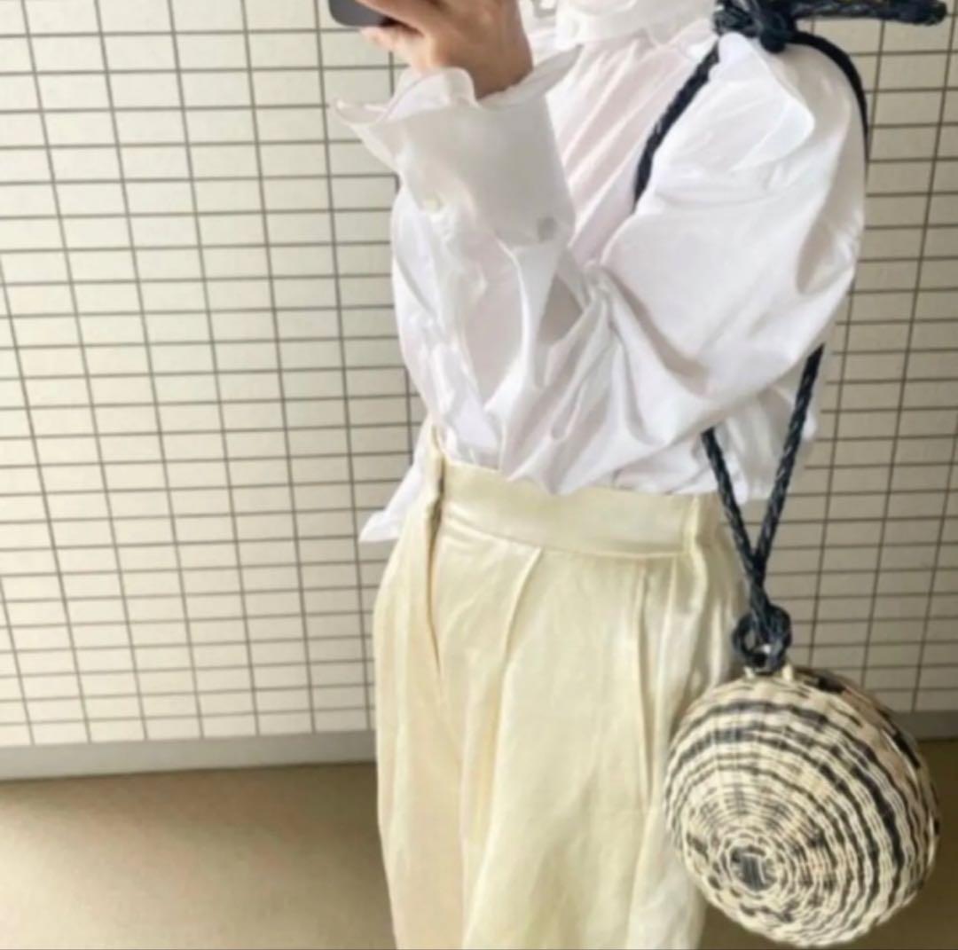 MANIMARIS かごバッグ 黒と白のマーブル