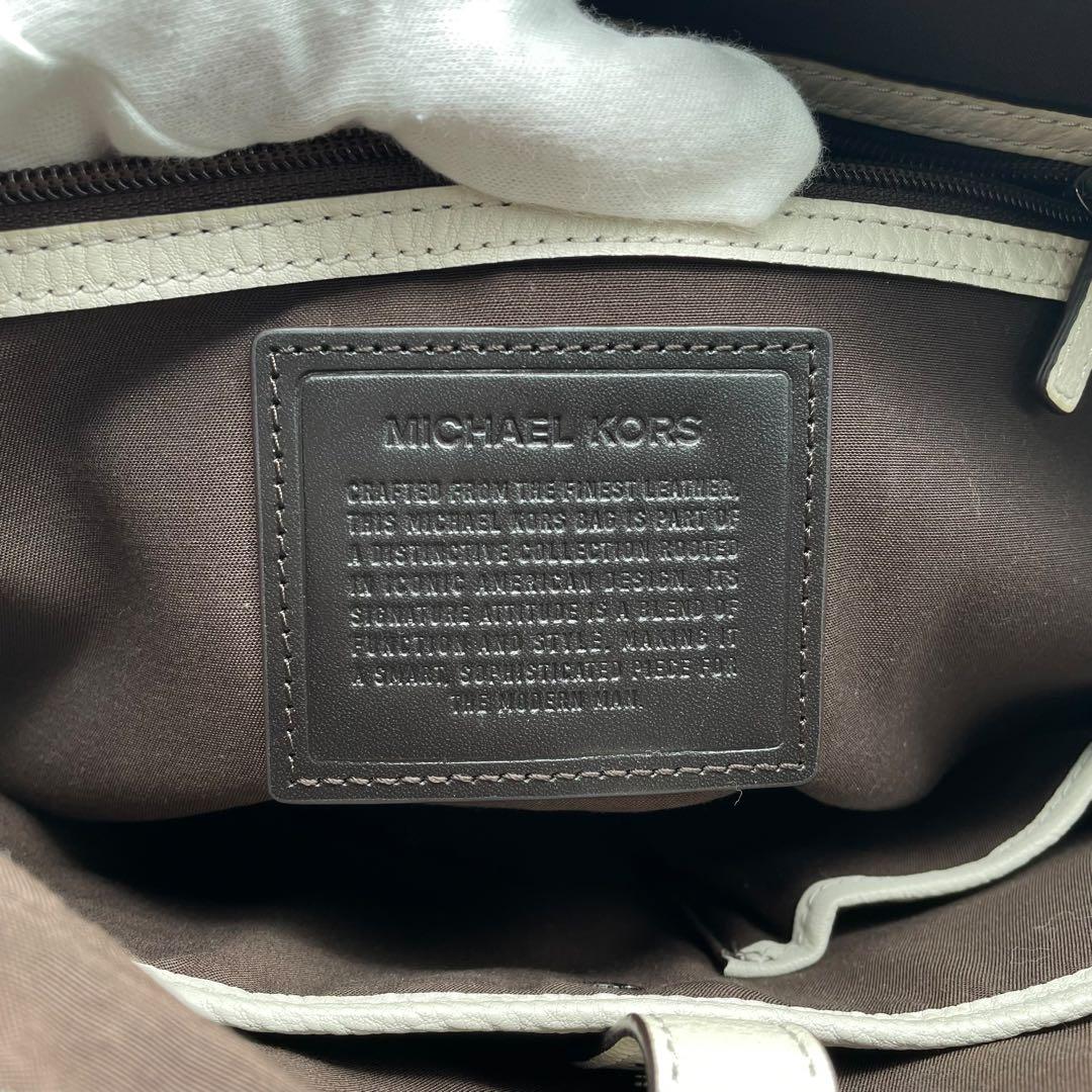 美品 マイケルコース A4 PC ブリーフケース ビジネス 白 レザー シボ革