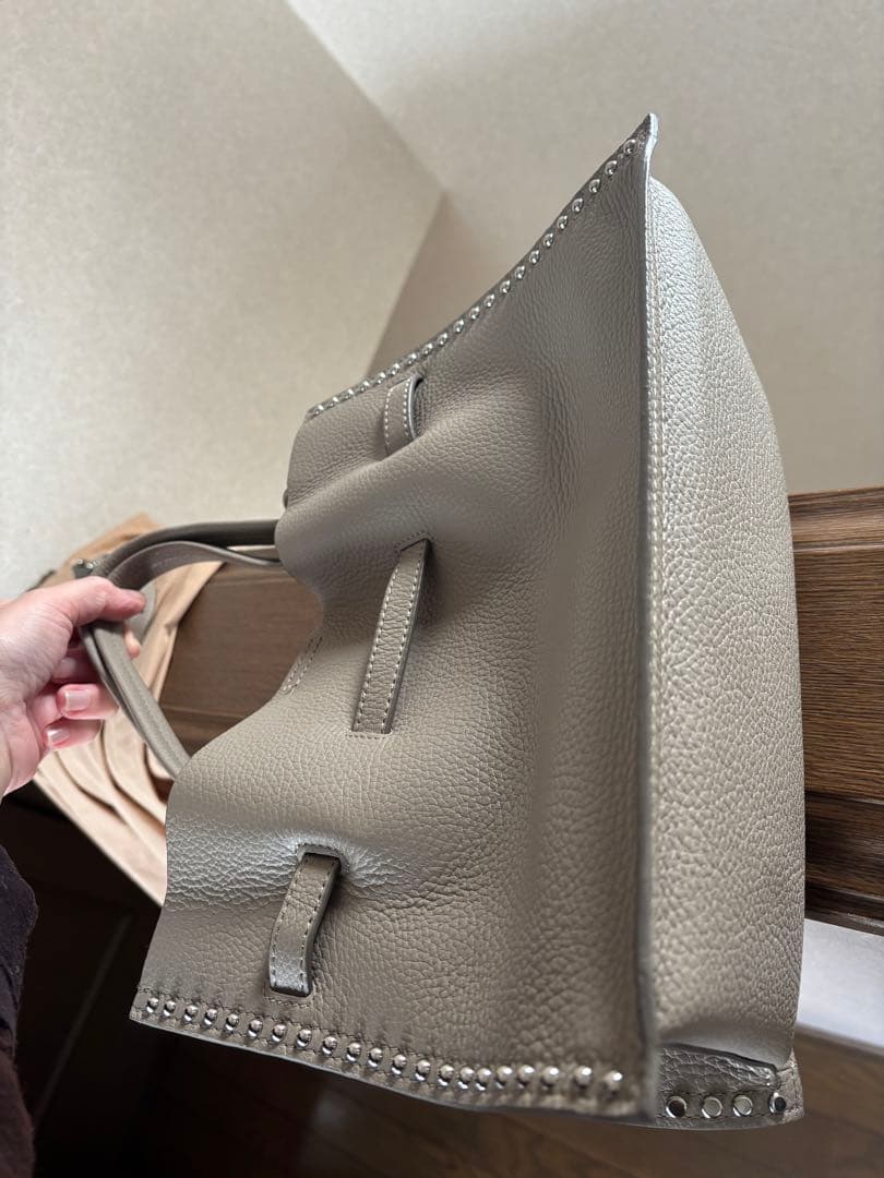2025 最新　スタッズ付 ダブルフェイスレザー バッグ M 46200円