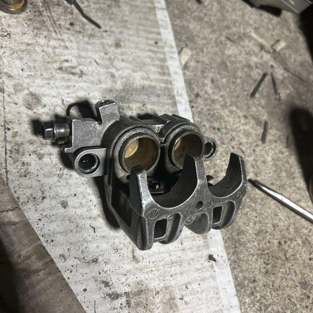cbx550f リアキャリパー