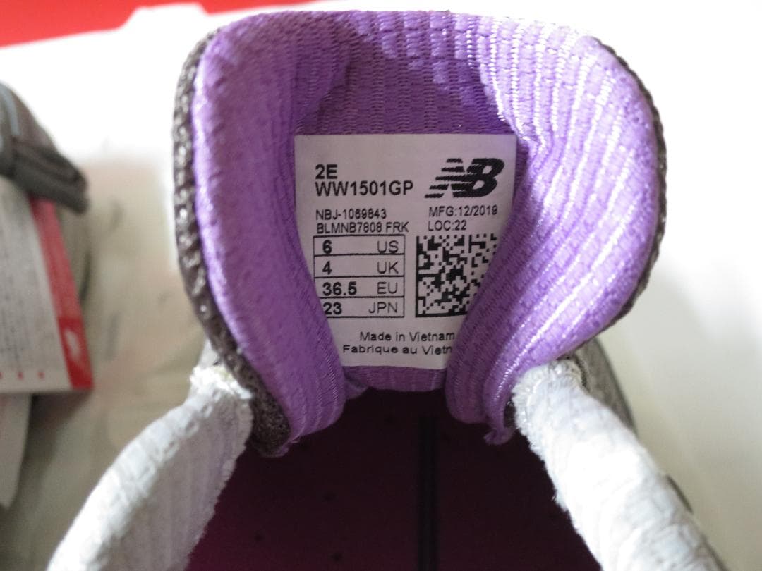 新品 タグ付き 2E New Balance 23cm W1501 GP