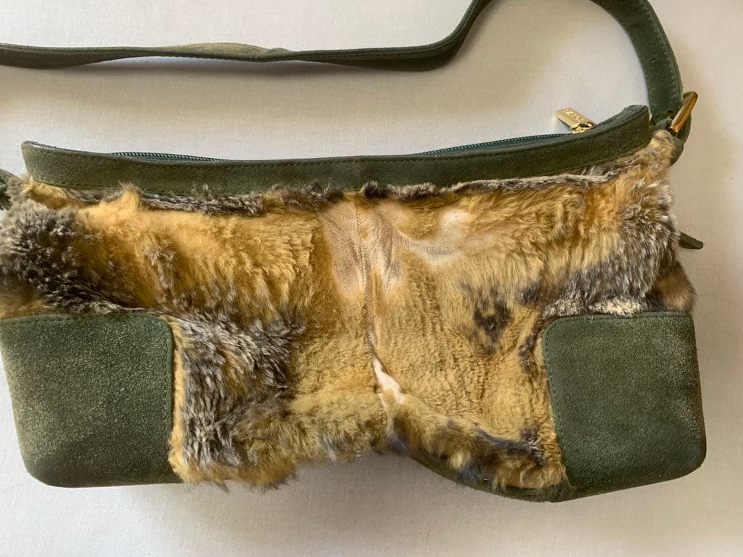やまにゃんLOEWE オリーブグリーン ファークラッチバッグ