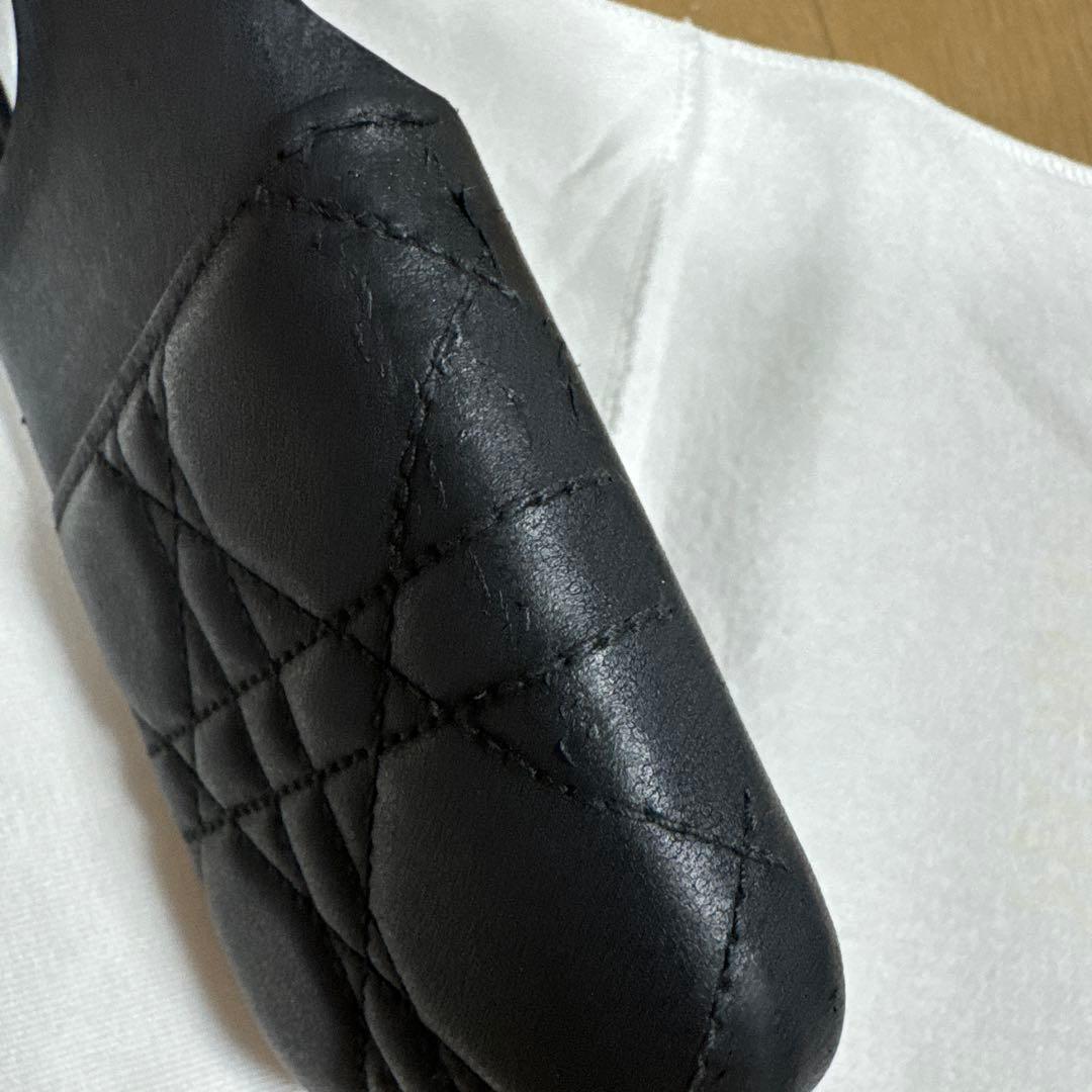 DIOR ディオール　黒チャーム付きレザースマホケース　iPhone15pro