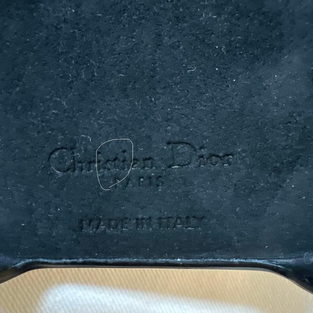 DIOR ディオール　黒チャーム付きレザースマホケース　iPhone15pro