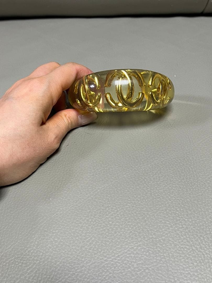 お値下げしました！CHANEL ヴィンテージ　ロゴ入り　アクリルバングル