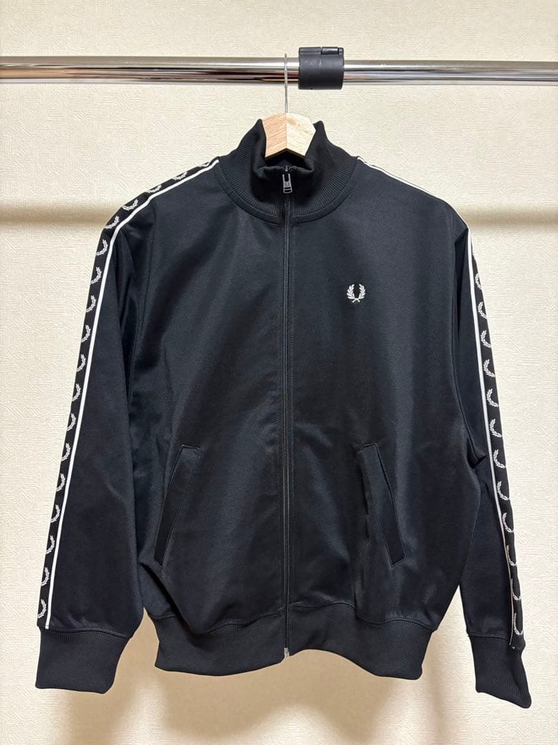 FRED PERRY トラックジャケット　ブラック