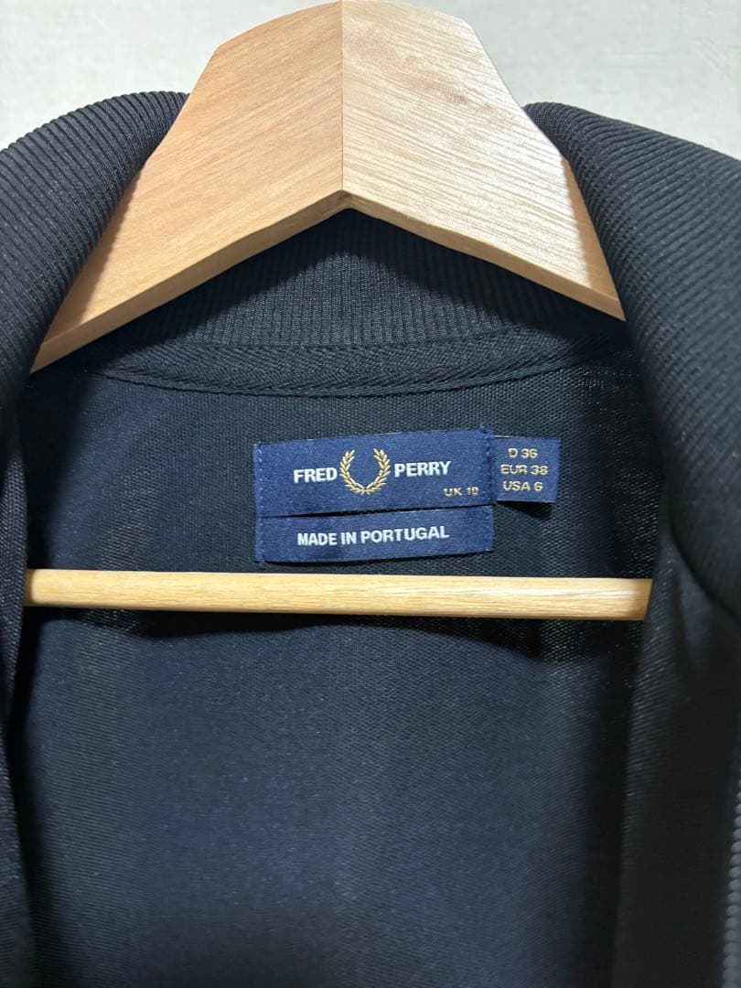 FRED PERRY トラックジャケット　ブラック