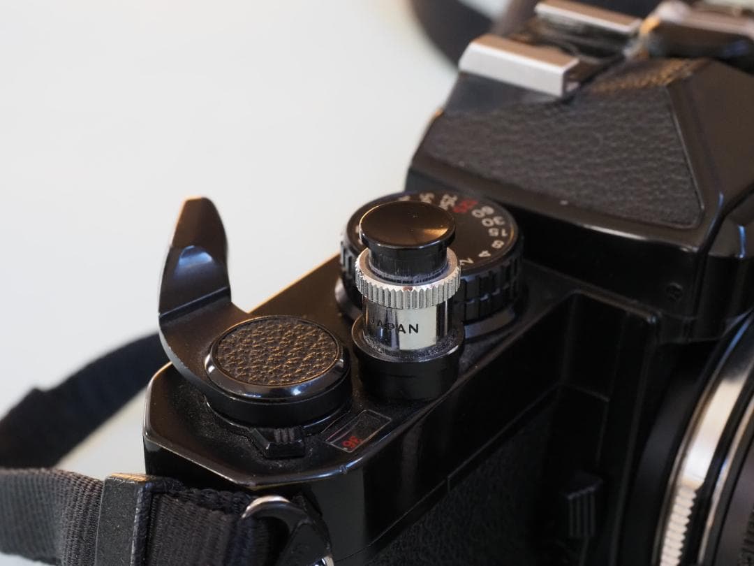 Nikon FE タムロン24mm/F2.5 付き